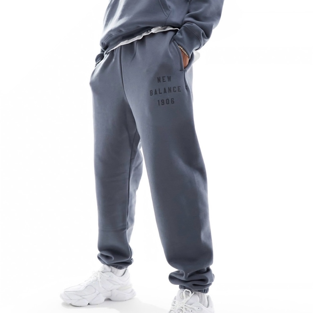 New Balance Men's Dark Gray Joggers